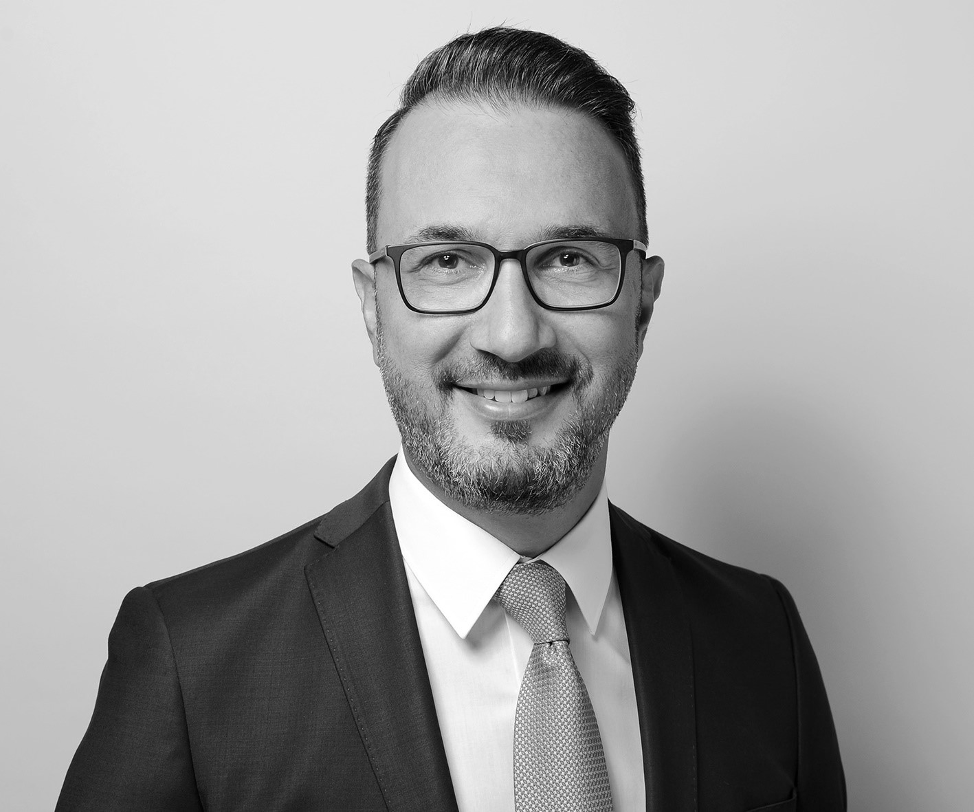 Muslu Yücel Porträt Schwarz Weiss